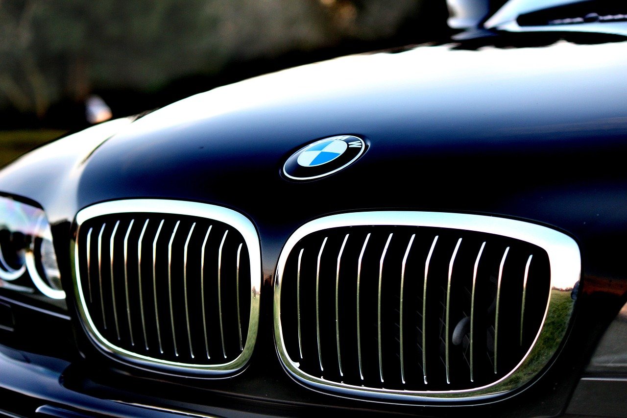 Historia BMW w delikatnym zarysie.