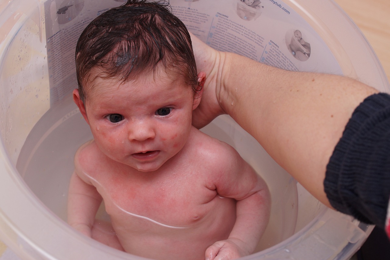Jak przygotować kąpiel parową dla mojego dziecka? Korzyści dla zdrowia noworodków.
