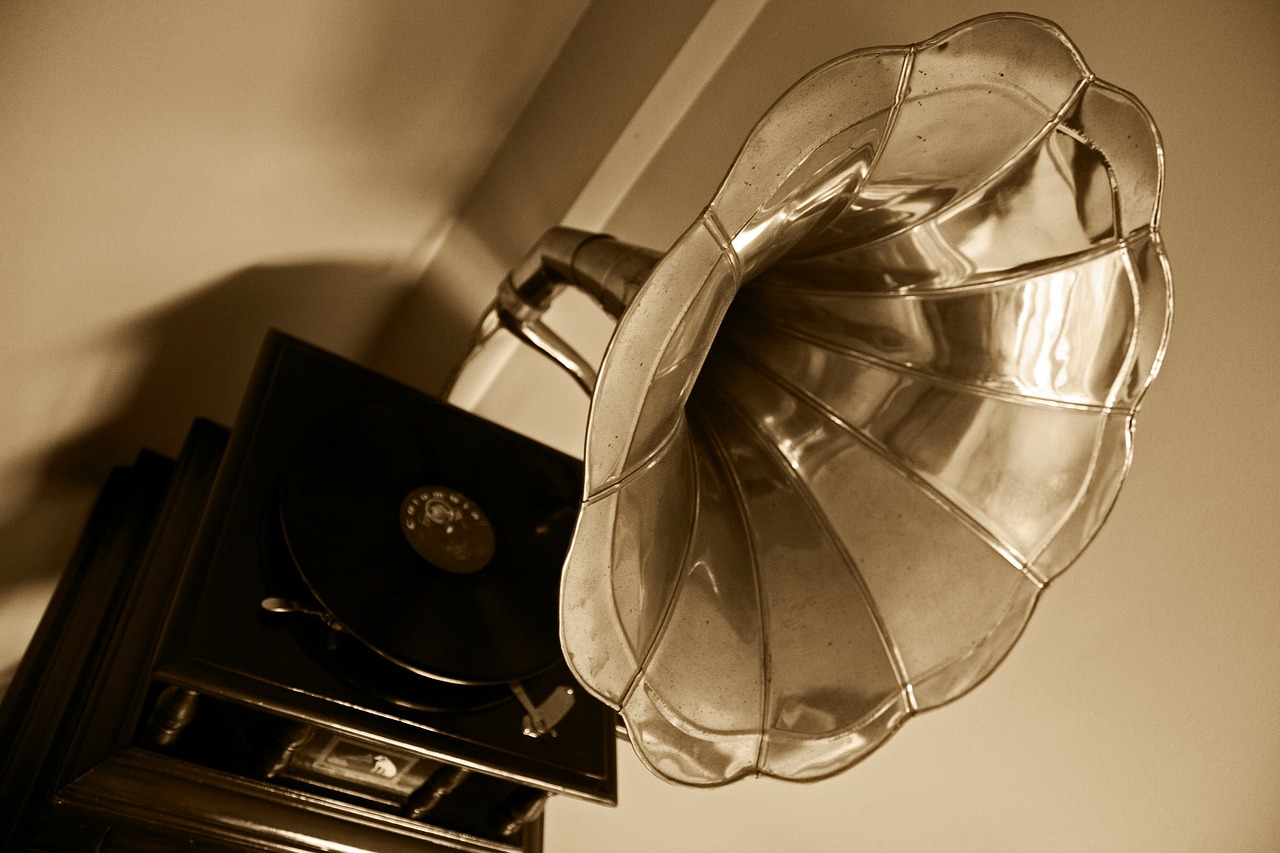 Gramofon na korbkę – na co zwrócić uwagę?