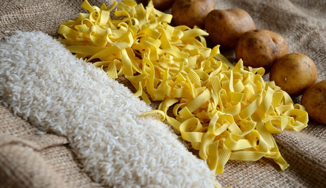 10 produktów o niskiej zawartości węglowodanów przydatnych do przygotowania posiłków w diecie „low carb”.